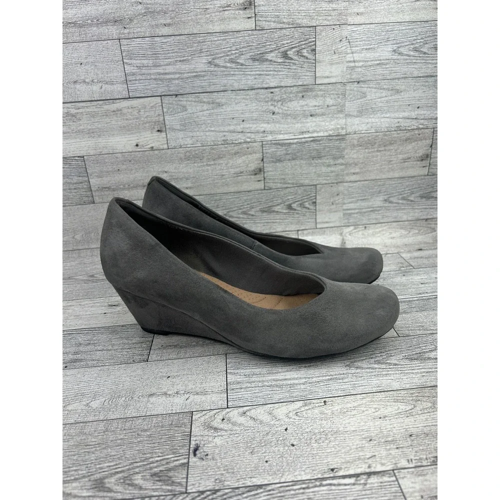 Clarks Collection Grey Suede Wedge Pumps Round Toe Cushion Soft Shoes Women 6.5M